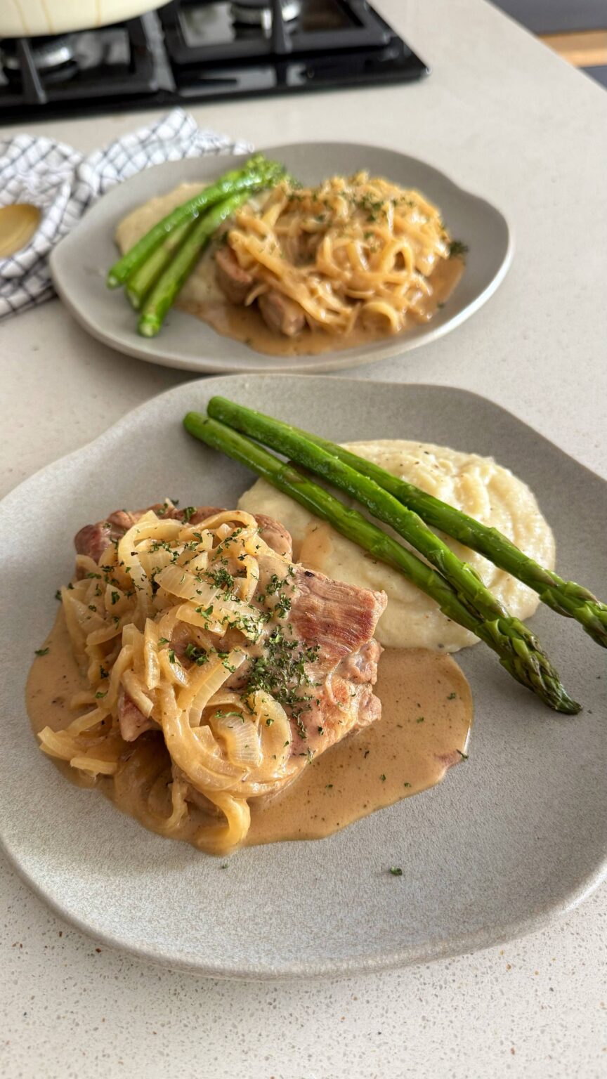 cerdo en cebolla caramelizada