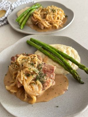 cerdo en cebolla caramelizada